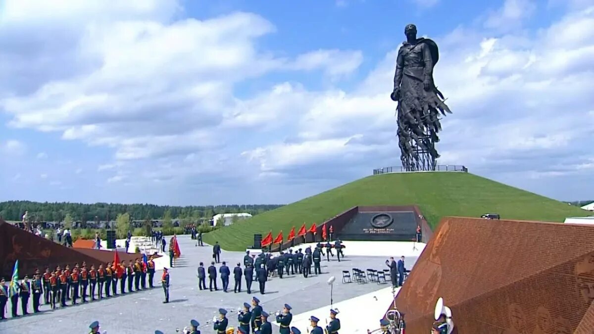 мемориал воину-освободителю (кемерово). советский солдат ржев. новый памятник солдату. мемориал советскому солдату под ржевом. ржев памятник советскому солдату.