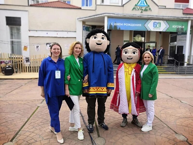 Югорск рисунок. День рождения югорска. День рождения югорска. Поселок солодянка челябинская область агаповский район. С днем рождения югорск.