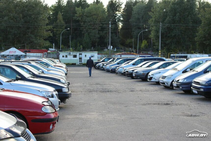 Авторынок г Минск. Автохаус машины. Минский авторынок Малиновка запчасти. Авторынок Малиновка в Минске фото.