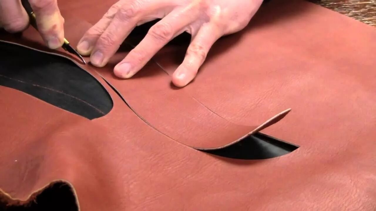 Для обработки кожи использовался. Раскрой кожи. раскрой деталей из кожи. обработка кожи. раскрой натуральной кожи.