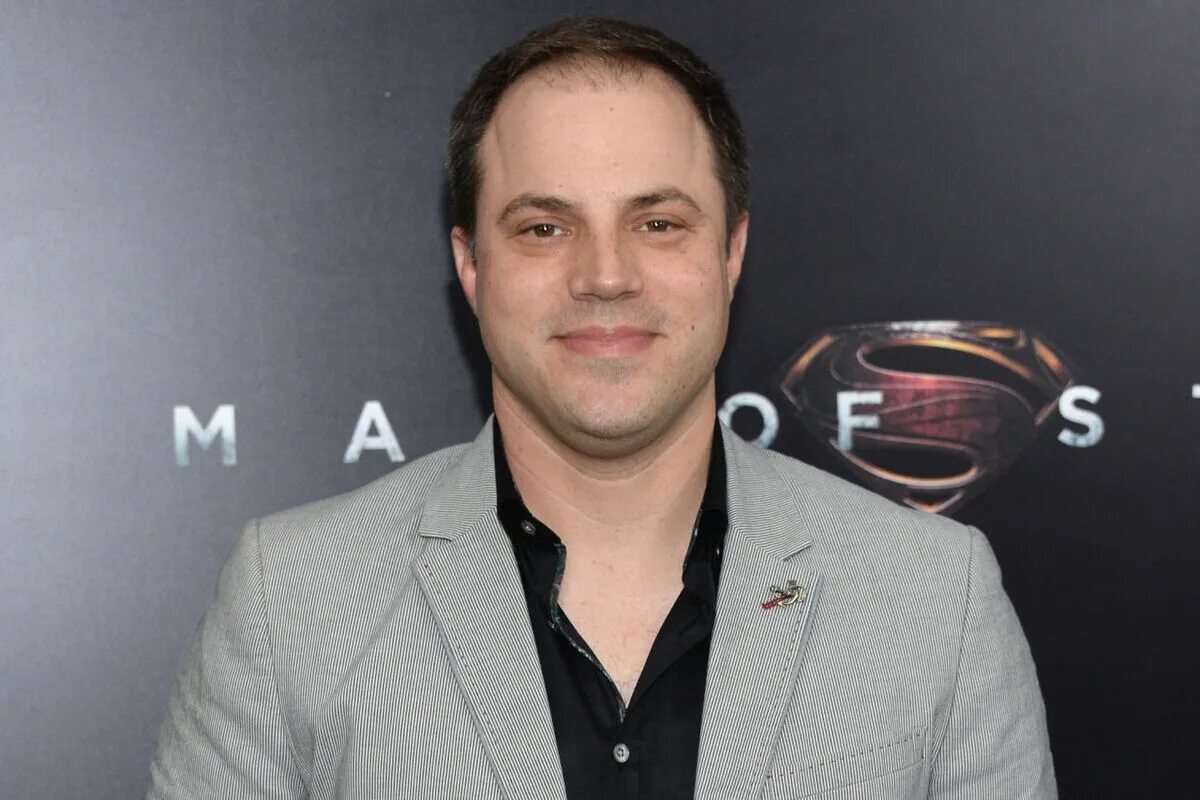 Лоуренс джофф актер. Джефф джонс. Джефф снайдер. Geoff johns. Джефф джонс группа rush.