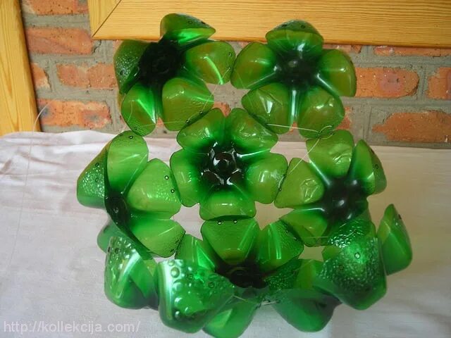 елочные шары из пластиковых бутылок. шар из бутылки. шары из пластиковой бутылки. сделать шар из бутылки. новогодний шар из пластиковых бутылок.