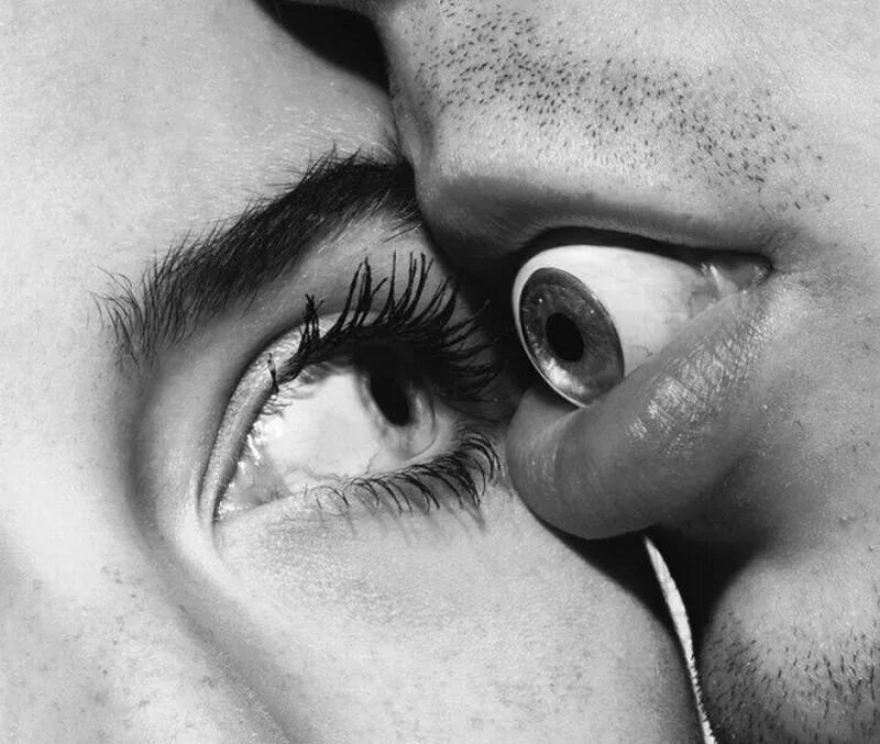 Двое глаза. Поцелуй в глаза. Влюбленные глаза. Взгляд глаза в глаза.