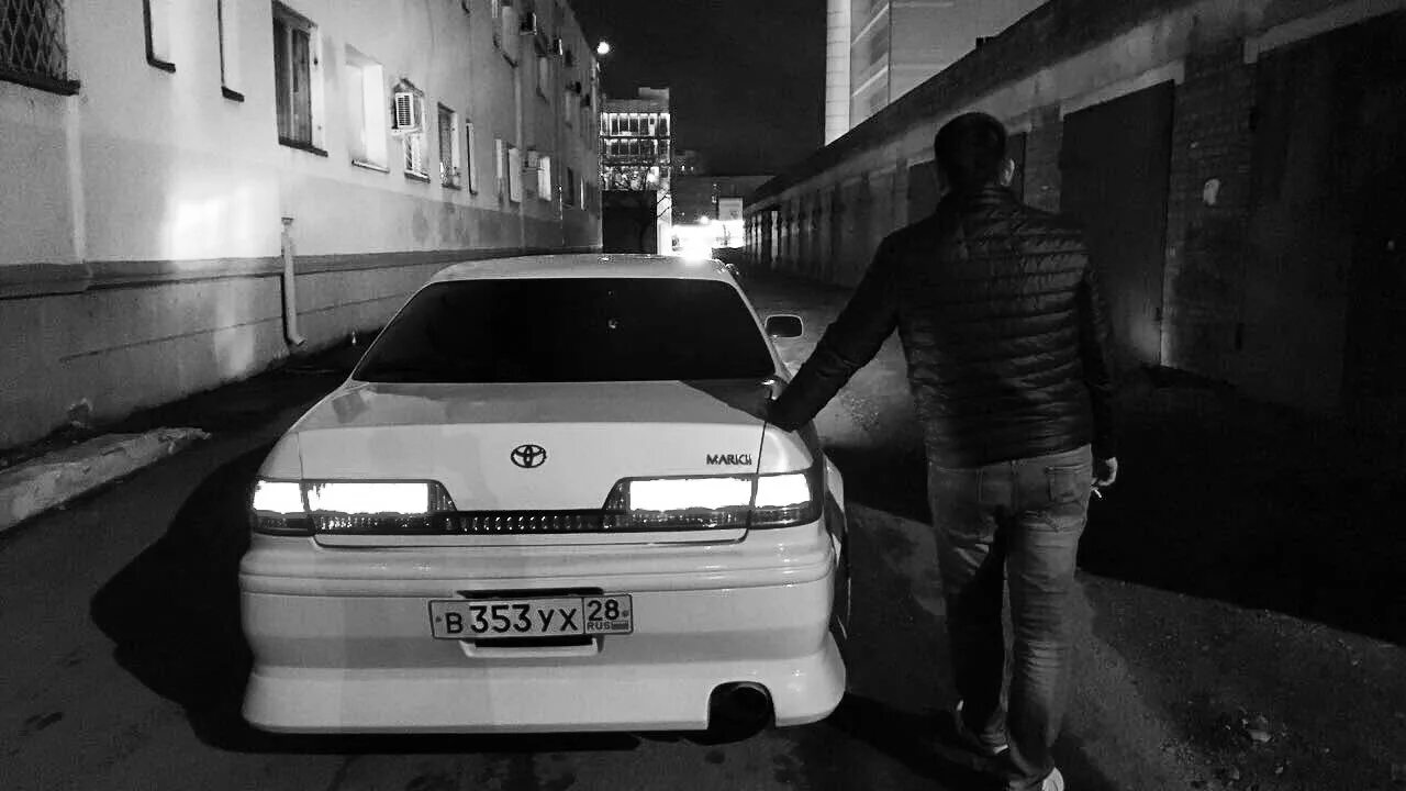 Toyota mark 2 100 дорестайл. Парень на крутой тачке. Фотосессия mark 2. Парень за рулем. Парень на марке.