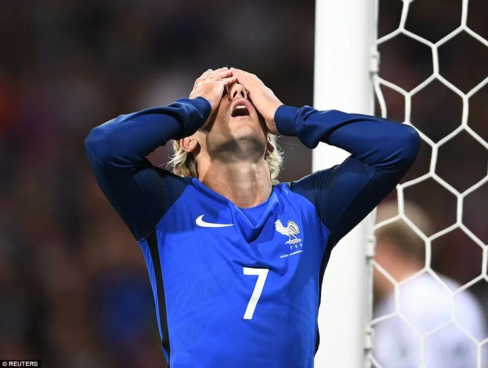 Sport in france. Франция заняла второе место. Франция заняла второе место. Спорт во франции. Селия эмонье.