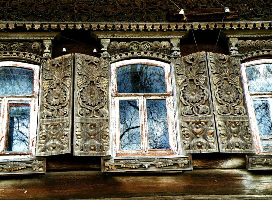 Верея московская область. Верея окна. Окна верея. Верея достопримечательности. Дом с наличниками верея.