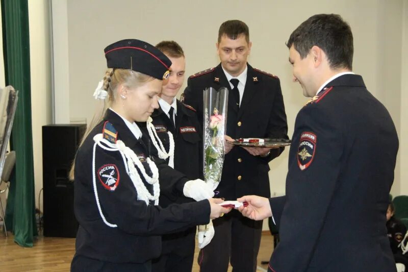 Кадет полицейский. Полицейский кадет. Форма полицейского класса в школе. Школа 6 севастополь кадеты. Кадет и старший кадет.
