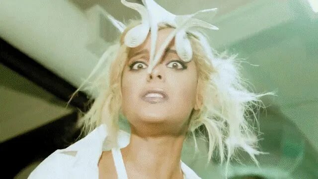 Rexha i m a mess. Bebe rexha im good. клип bebe rexha im. bebe rexha i&#039;m good клип. бебе рекши фото из клипа.