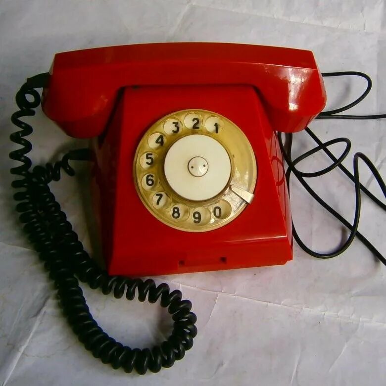 Советский телефонный аппарат. Марки телефонных аппаратов. Красный телефонный аппарат. Городской телефон. Старый красный телефон