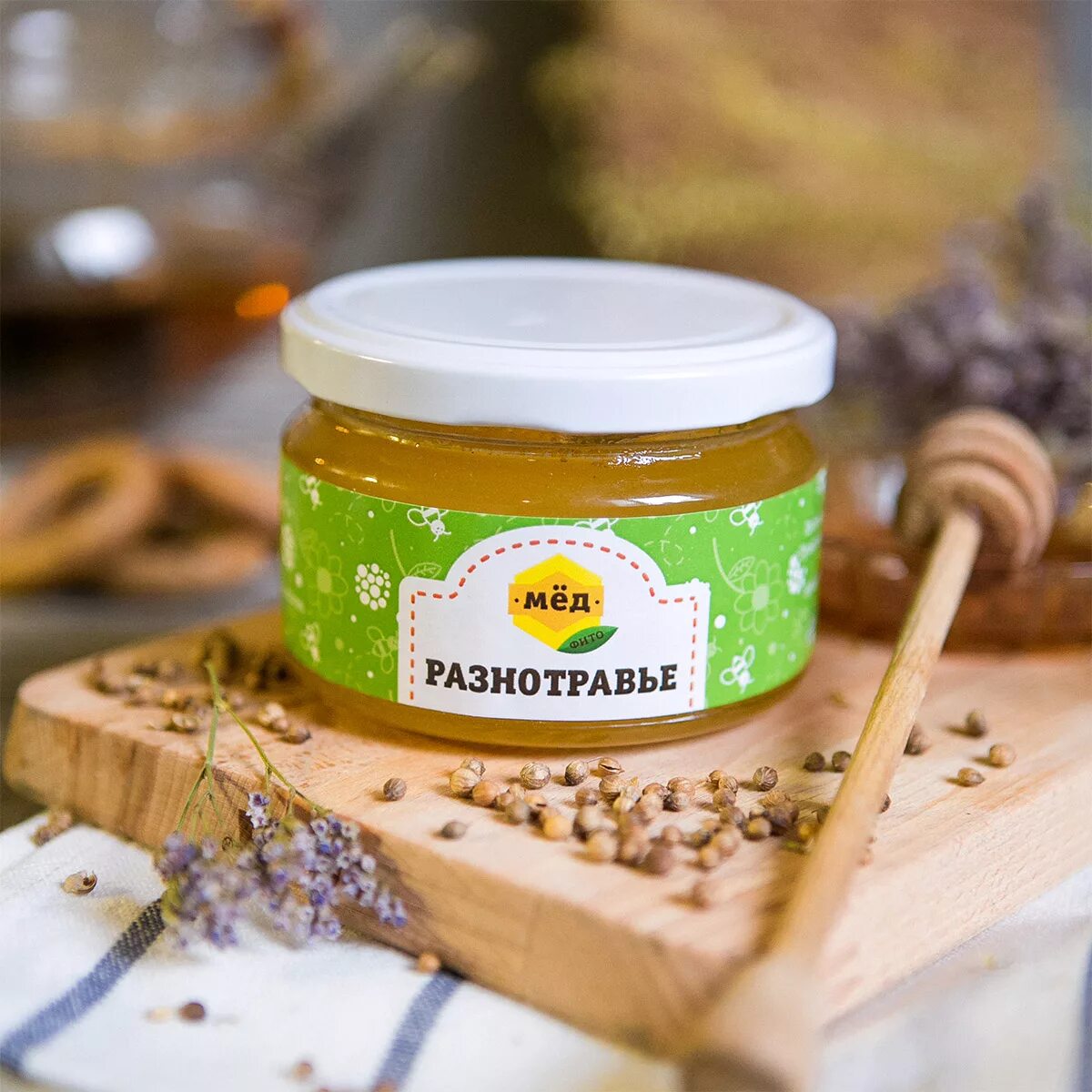 Мед цветочный разнотравье. Мед из разнотравья. Мед разнотравье натуральный разнотравье. Разнотравье полезные свойства. Чем полезен цветочный мед.