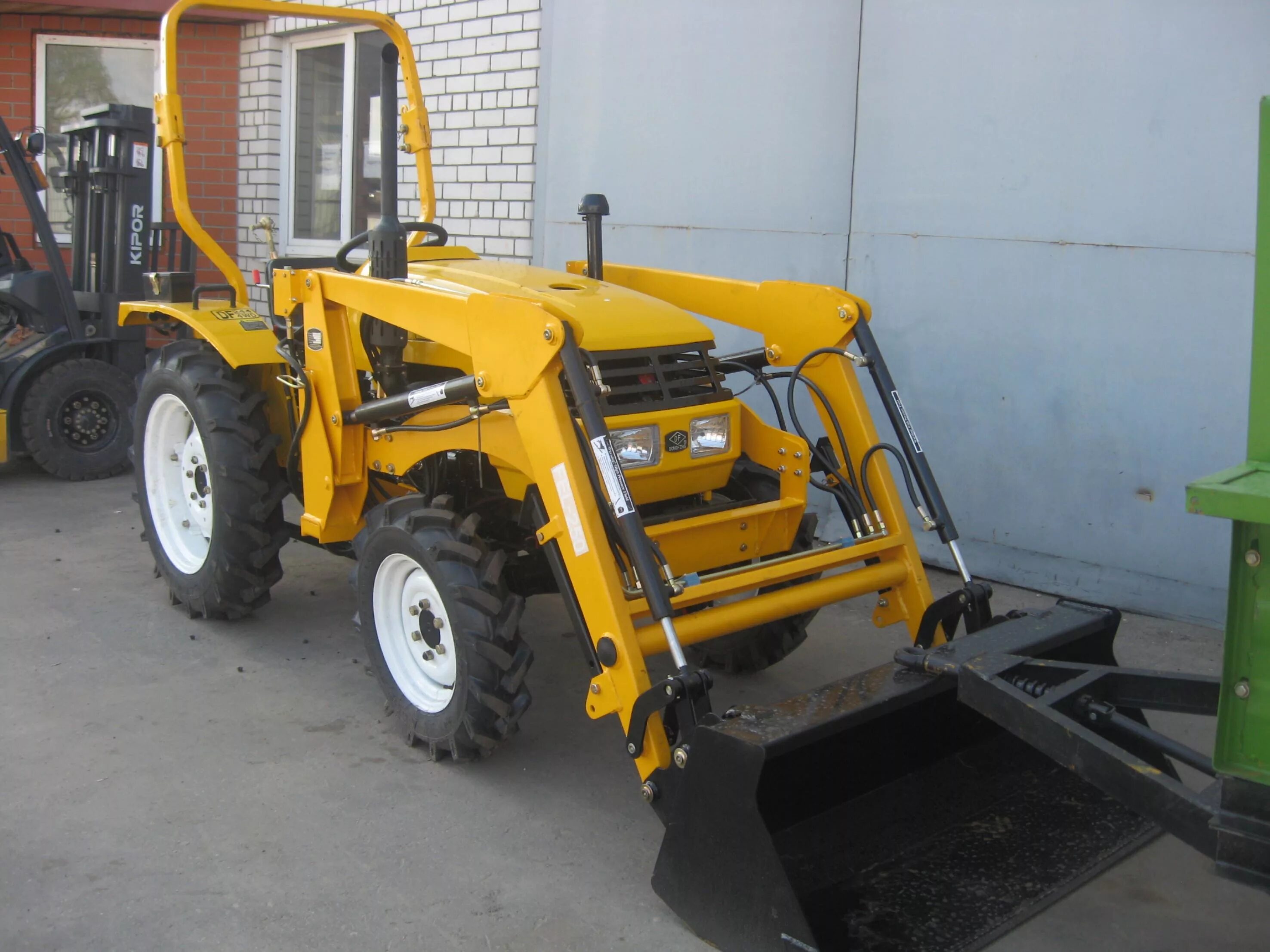 Hitachi zw250. Коматсу 25 вилочный погрузчик. Погрузчик фронтальный case sv250. Погрузчик 250. Мини погрузчик case sv250.