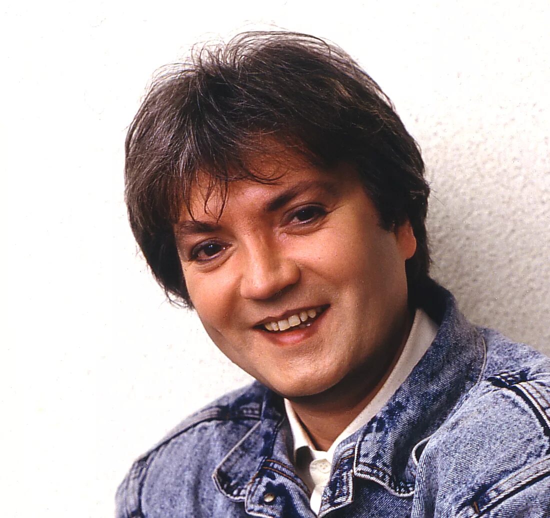 Молодость исполнители. Молодость внутри вокалист. Солист группы фэнси. Твоя молодость фото певца. Солист группы фэнси.