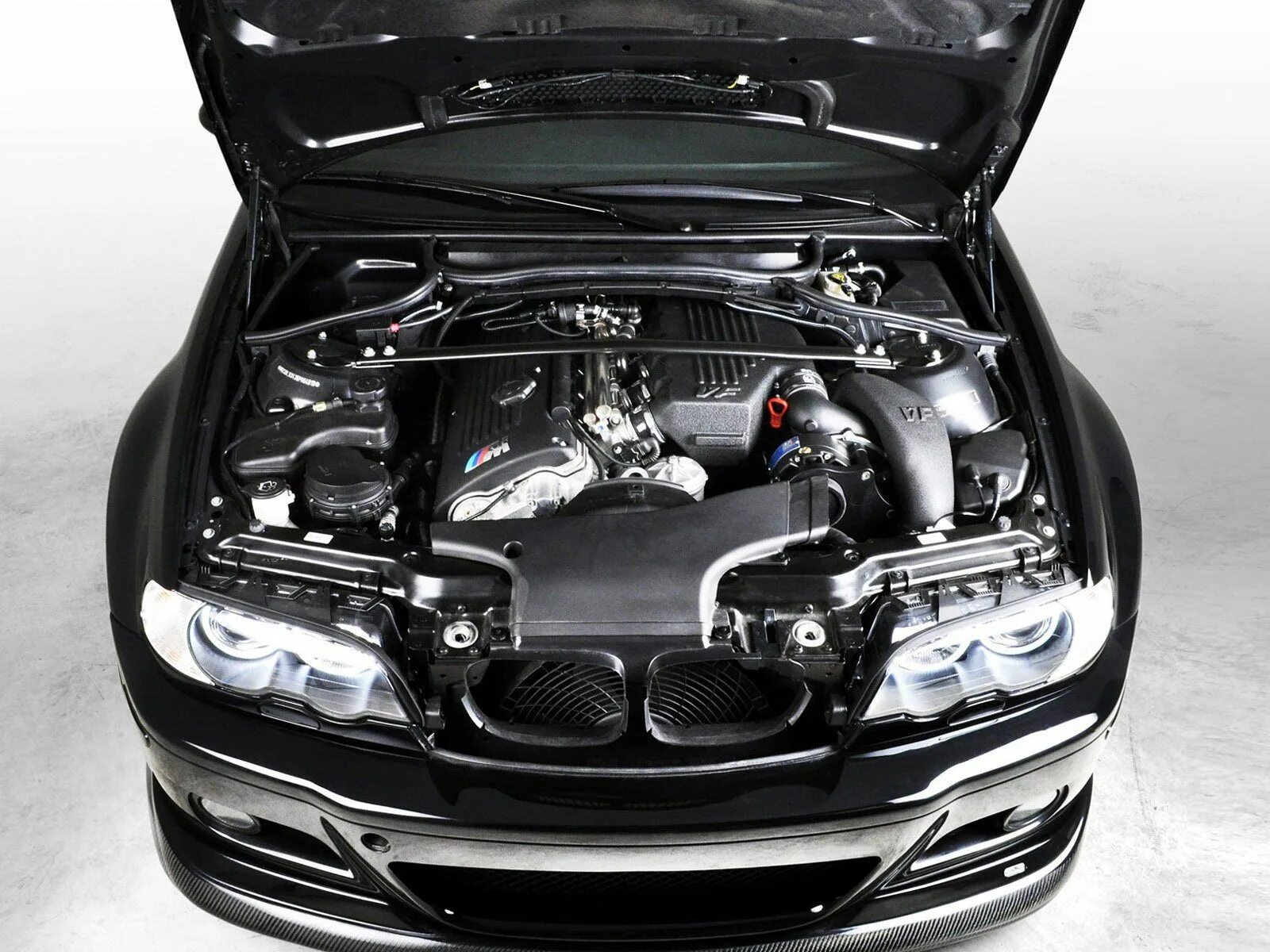 Машинки открывающимся капотом. BMW m3 e46 мотор. BMW 3 e46 engine. BMW m3 e46 под капотом. BMW e46 m3 подкапотка.