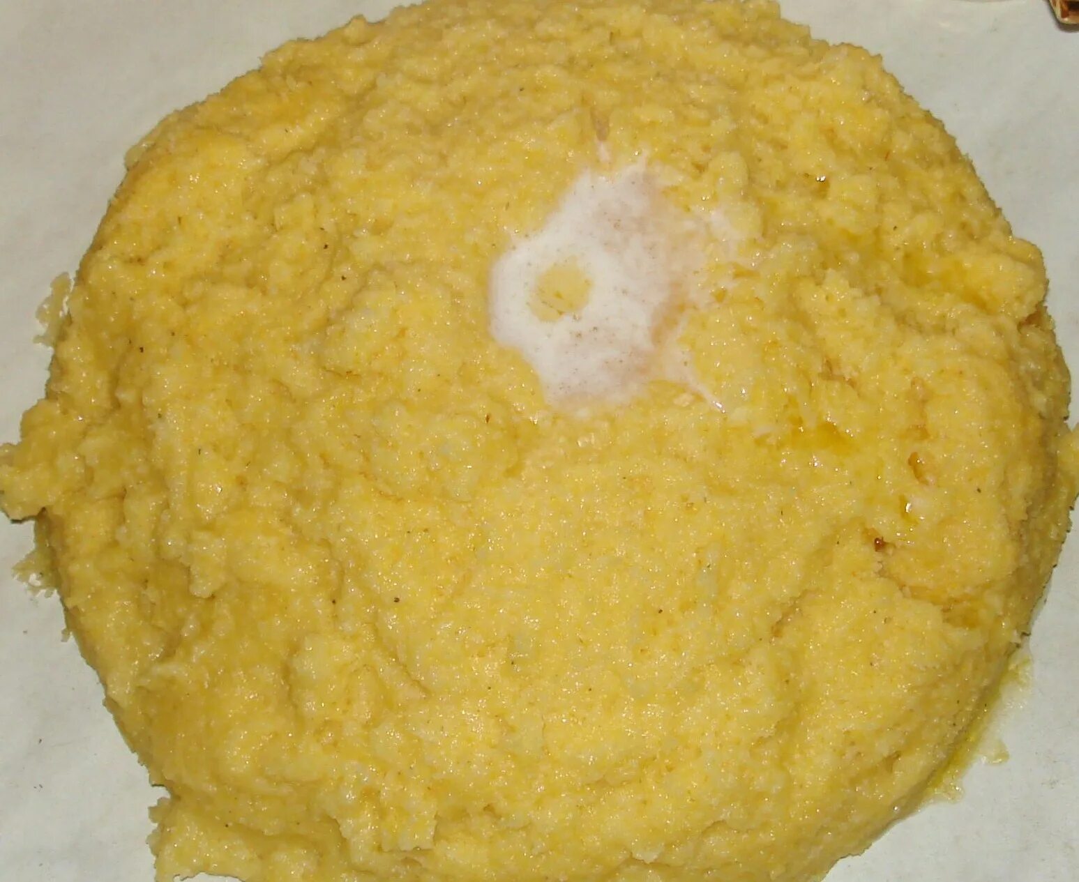 Мамалыга из кукурузной манки. Мамалыга с тушенкой. Мамалыга для рыбалки. Мамалыга для рыбалки. Кукурузная мамалыга для рыбалки.