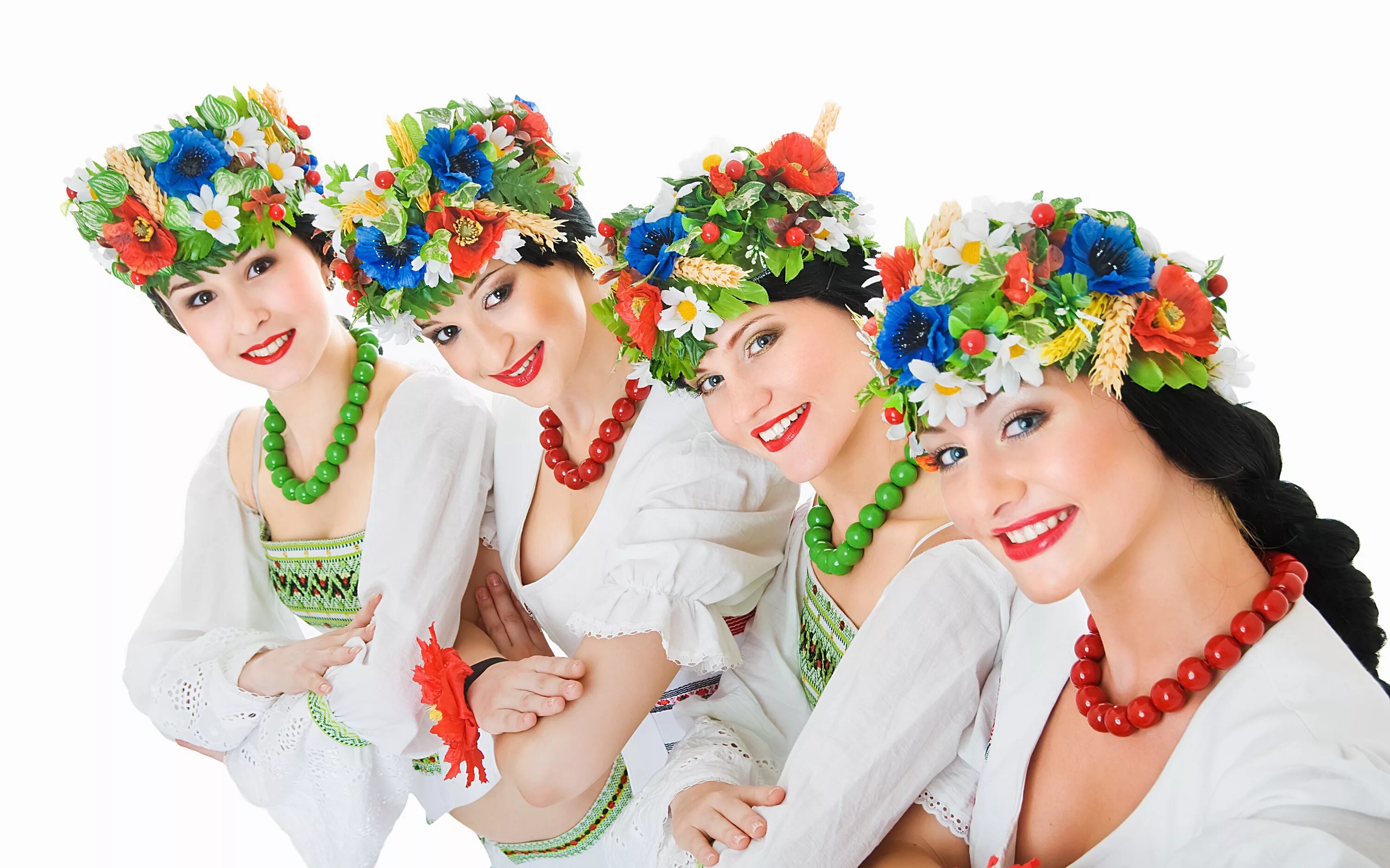 Украинский наряд. Четыре Украинки. Красивые украинцы. Много девушек в цветах. Русские украинские поют