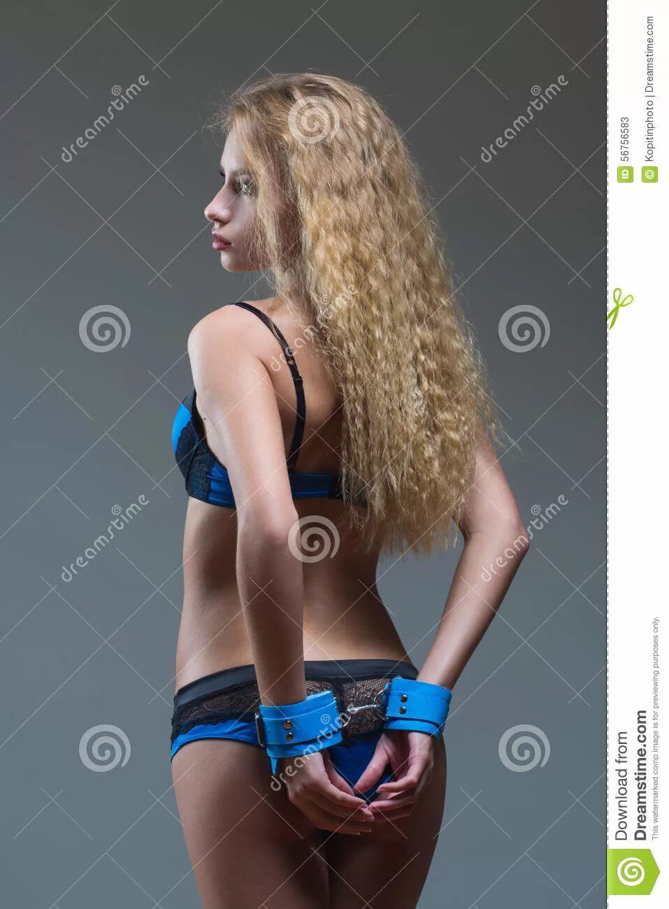 Связали худую девушку