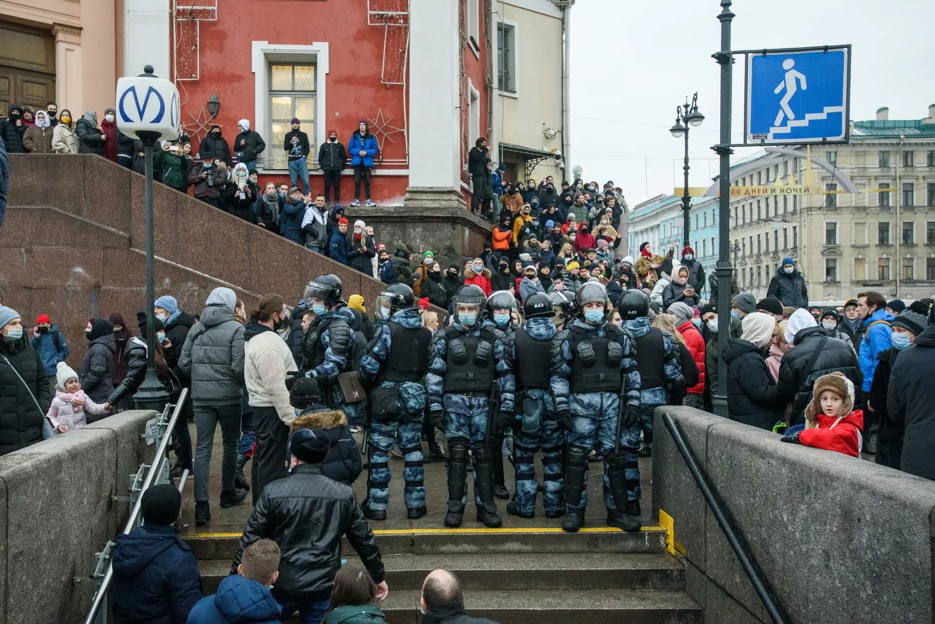 15 апреля спб. Митинги в Европе. Митинг в Санкт Петербурге. Волнения в Питере. Волнения в Питере вчера.