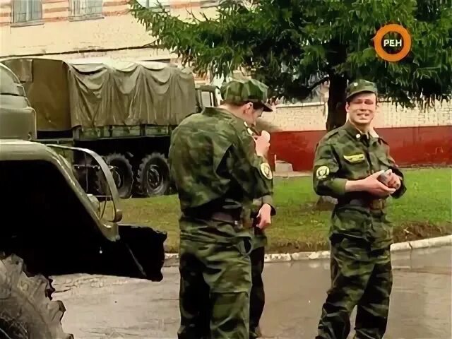 Армейские приколы. Видео про солдата который. Видео про солдата который. Видео про солдата который. Видео про солдата который.