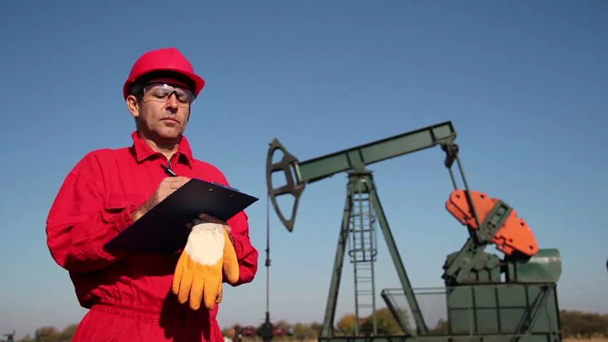 Профессии в нефтяной отрасли. Нефтяник профессия. Профессии нефтянки. Инженер нефтегазовой отрасли. Добыча нефти и газа.