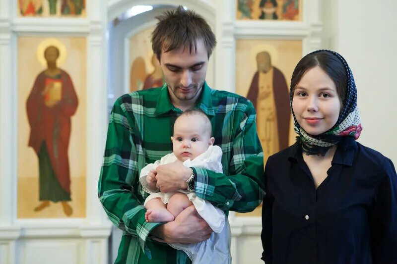 крестины в храме троицы живоначальной в коньково. крестины ребенка. под каким именем крестят алису. крещение ребенка. крещение дарины.