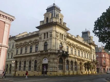 Здание слева