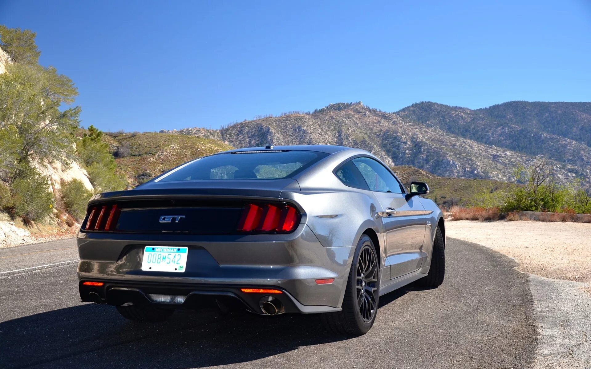 Gt performance. Форд Мустанг 2022. Ford Mustang Coupe 2015. Ford Mustang 2.3 ECOBOOST 2016. Форд Мустанг в Лос Анджелесе.