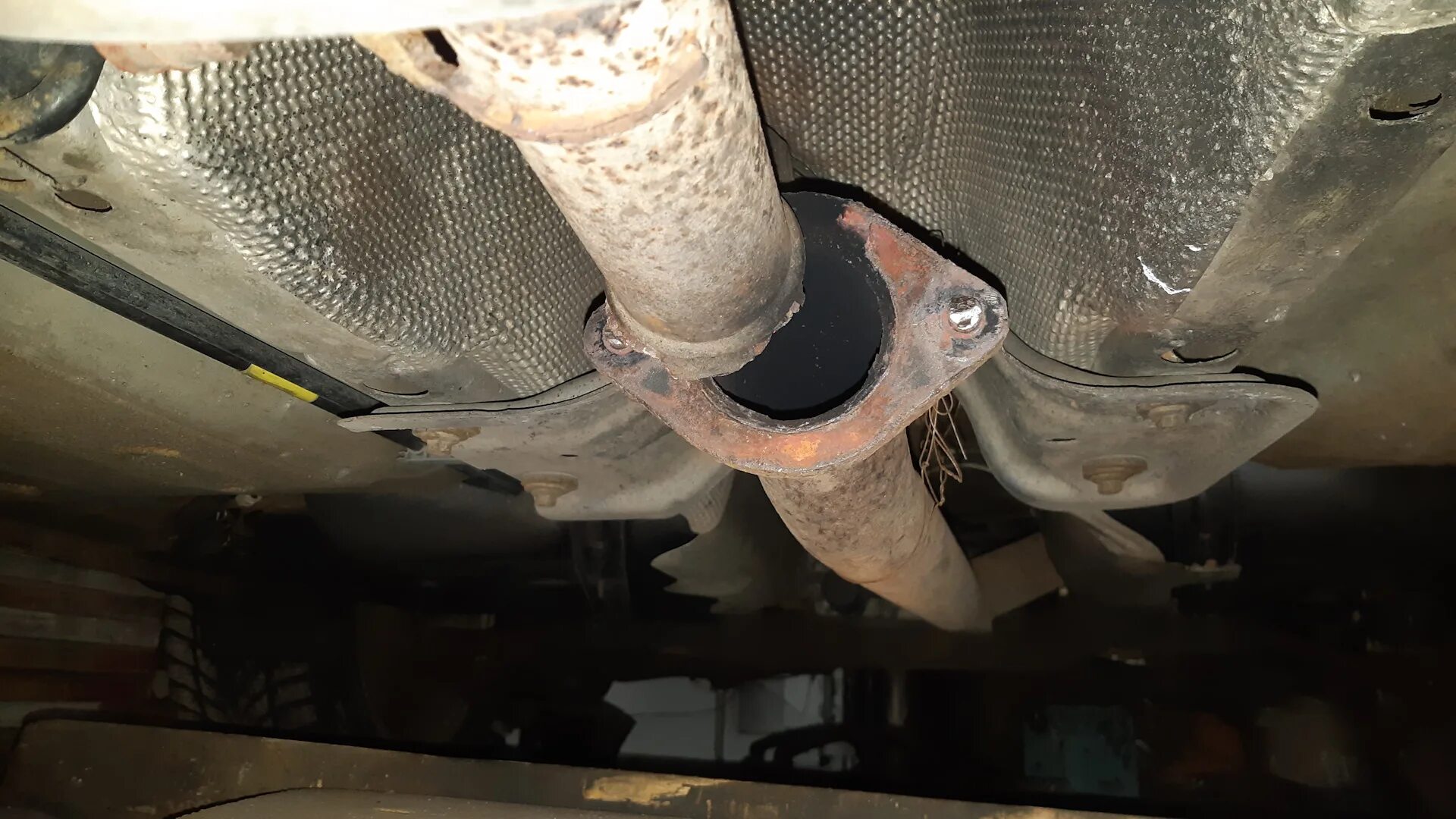 Форд куга гофра глушителя. Гофра форд куга. Гофра глушителя форд эскейп 1. 5. 6 гофра.