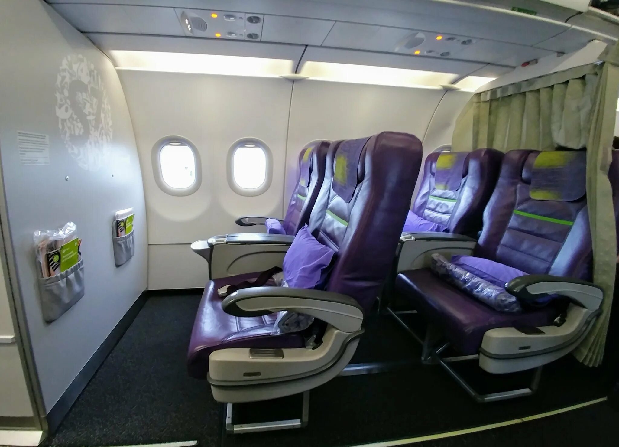 First class отзывы. S7 a320 салон. Аэробус а320 бизнес класс. Airbus a320 внутри. S7 бизнес класс 2022.