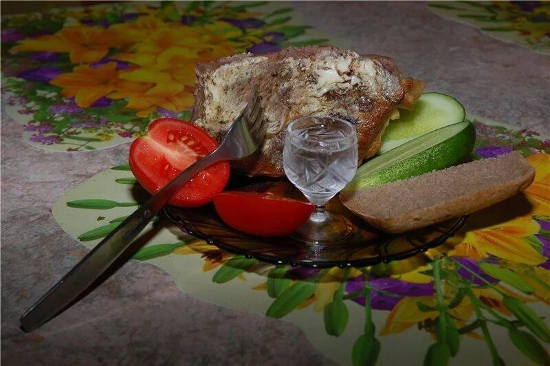 Ну что девчата по маленькой картинки. Приглашение попить випа. Ну что девчата по маленькой. Девчонки, по маленькой. Ну что по рюмочке?.