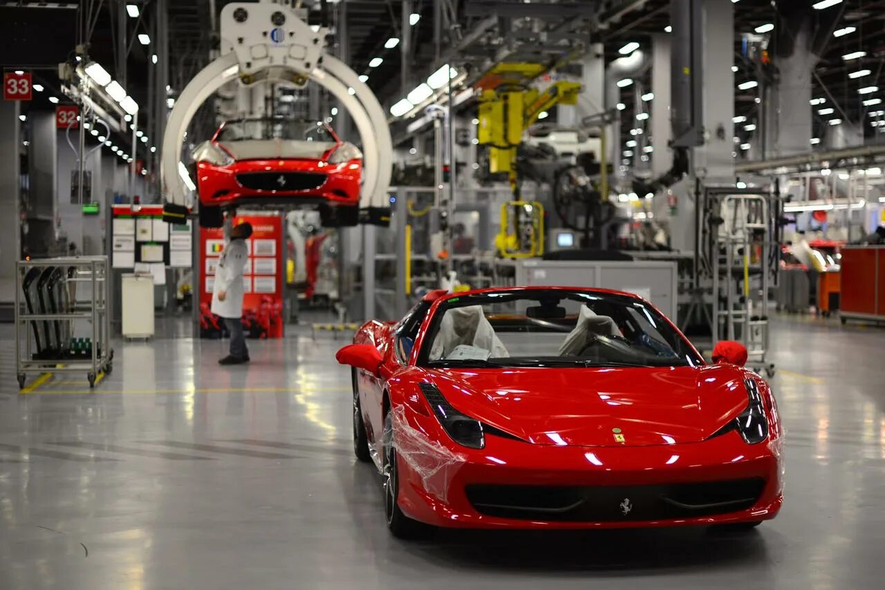 Завод Феррари в Италии. Ferrari Maranello Factory. Промышленность Италия завод Феррари. Ferrari Maranello завод. Время производства автомобилей