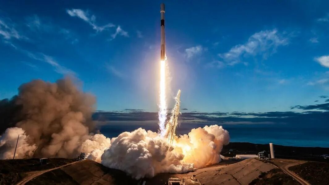 Ракета фото картинки. Взлет ракеты SPACEX. Falcon 9. Ракета старт. Какета.