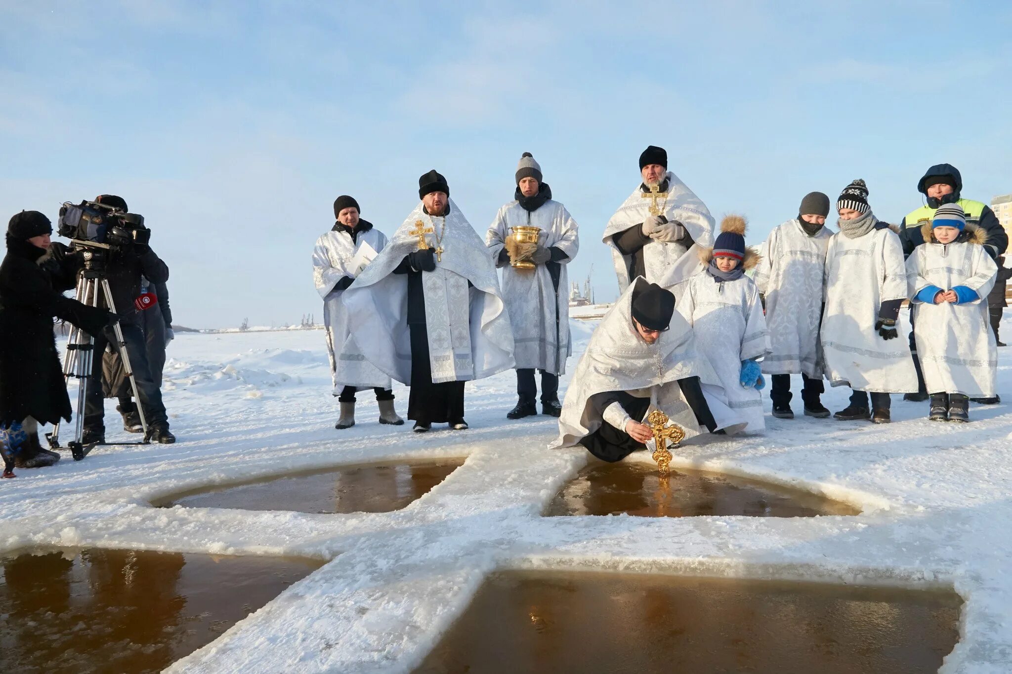 Крещение европы. Крещение господне в иордане. крещение господне (святое богоявление). церковь 19 января крещение господне. крещение господне или святое богоявление 19 января.