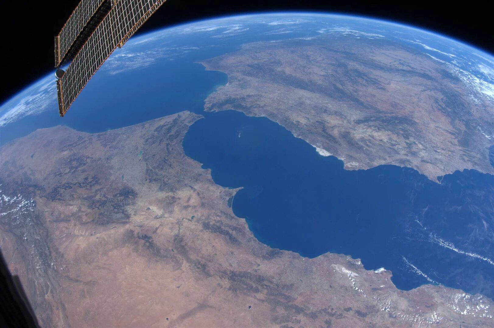 Вид земли из космоса. О земле и космосе. Планета вид из космоса. Поверхность земли из космоса. Снимки со спутника 2024 в реальном времени