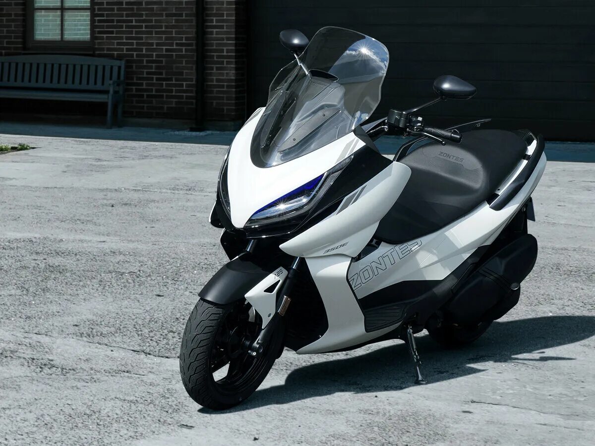 Купить скутер зонтес. Скутер Zontes zt350-e. Zontes 350e. Zontes скутер 350. Yamaha Maxi Scooter.