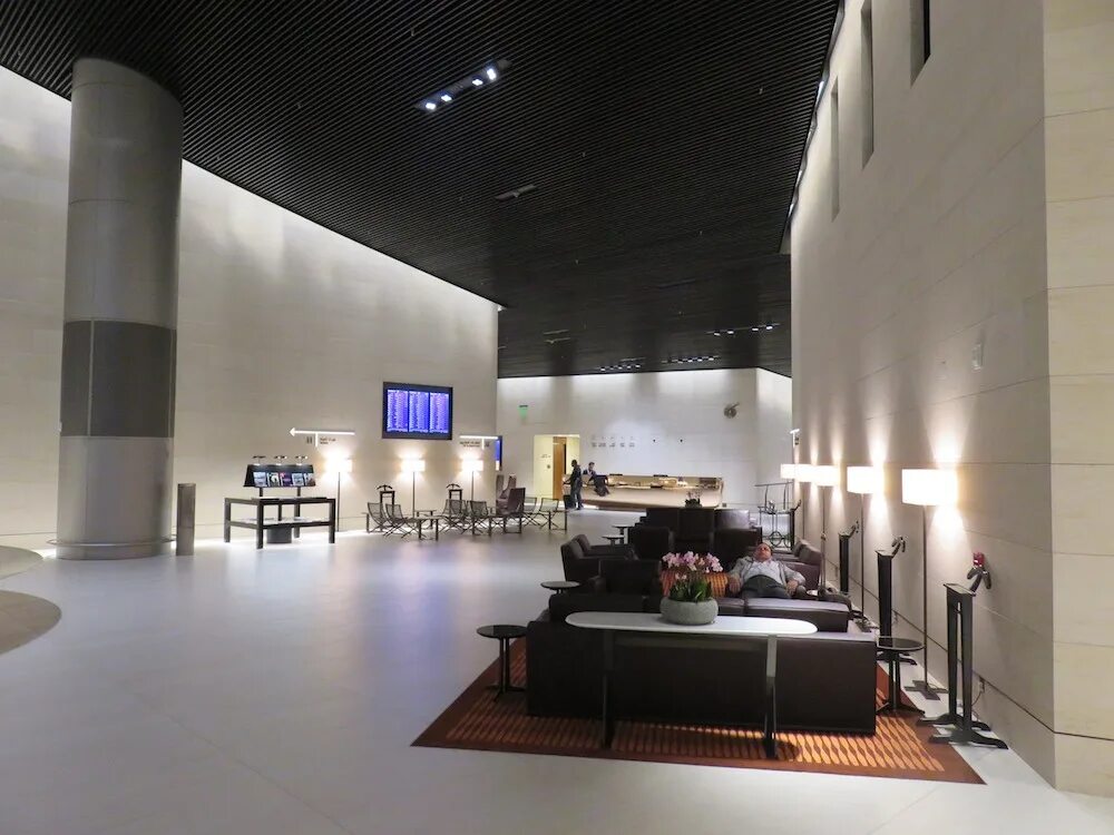 Аэропорт санья бизнес зал. Аэропорт доха катар лаунж зона. аэропорт хамад бизнес зал. доха аэропорт хамад family room. лаунж в аэропорту катара.