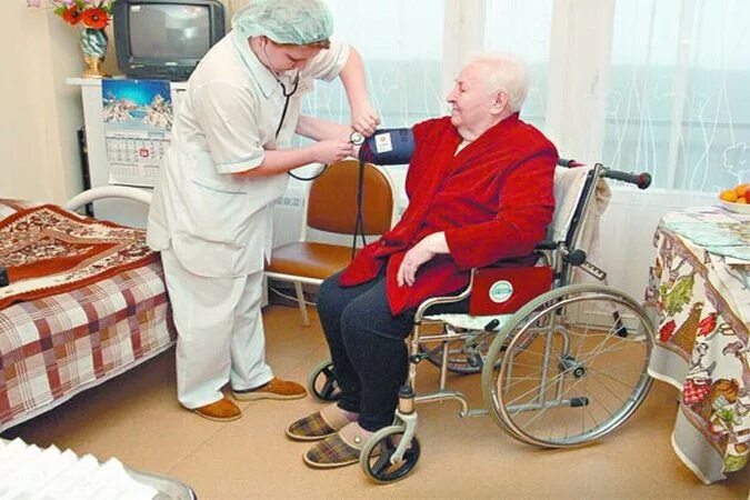 Стационарное обслуживание инвалидов и престарелых. Пенсионер инвалид. Интернат для инвалидов. Пожилые и инвалиды. Пожилые люди и инвалиды.