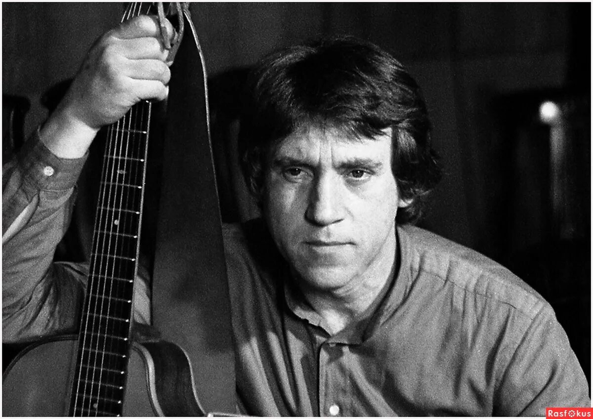 высоцкий 1982. включи клипы высоцкого. включи клипы высоцкого. владимир высоцкий. настоящих буйных мало вот и нету вожаков.