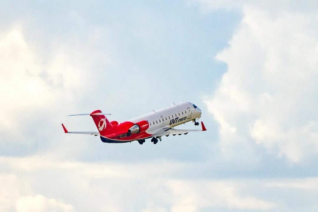 Аэро авиакомпания. Тулпар аэро самолеты 2021. Аэро авиакомпания. Ираэро бомбардье. Ювт аэро e-190.