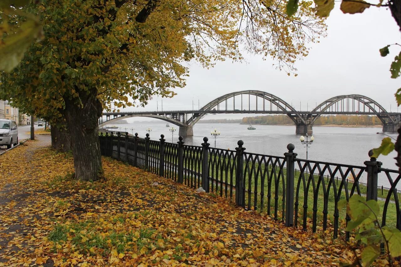 Рыбинская нижний новгород. Рыбинск отель на Введенской. Рыбинская набережная. Волжская набережная Рыбинск. Рыбинск набережная.