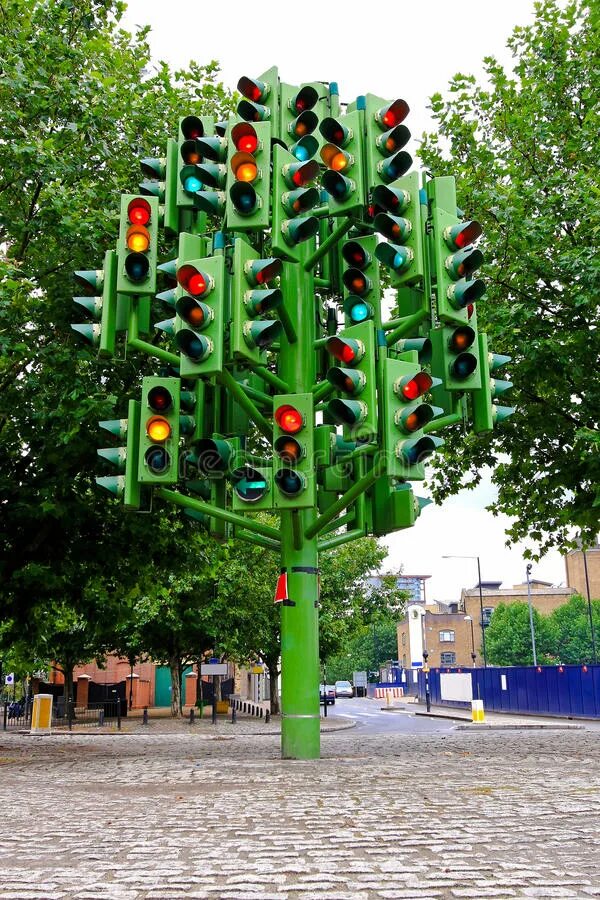 Traffic tree. Светофорное дерево в лондоне. traffic light tree лондон. памятник светофорное дерево. в лондоне светофор светофорное дерево.
