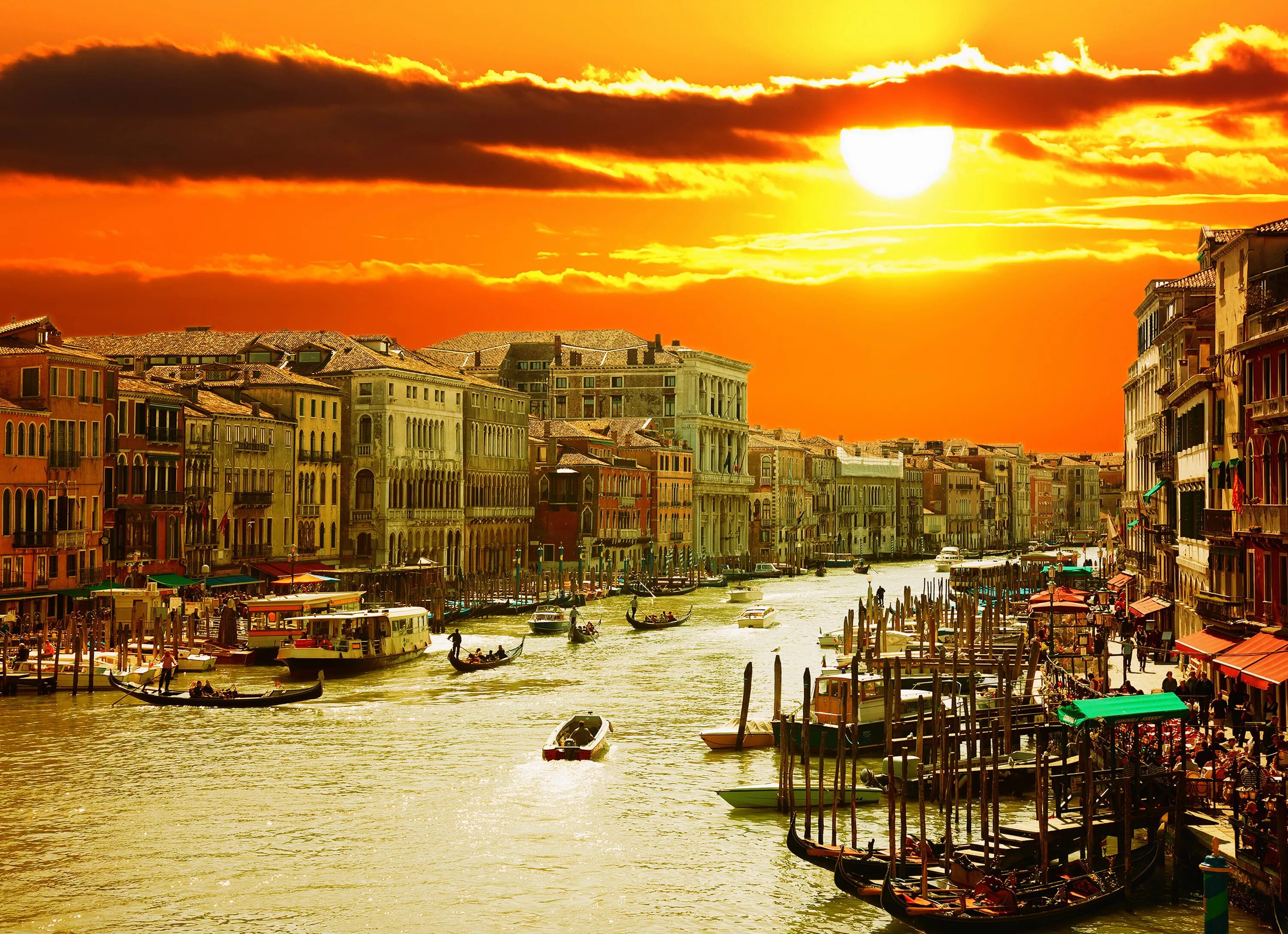 Венеция. Италия солнце рассвет Неаполь. Венеция рассвет. Венеция на закате. 3 города италии