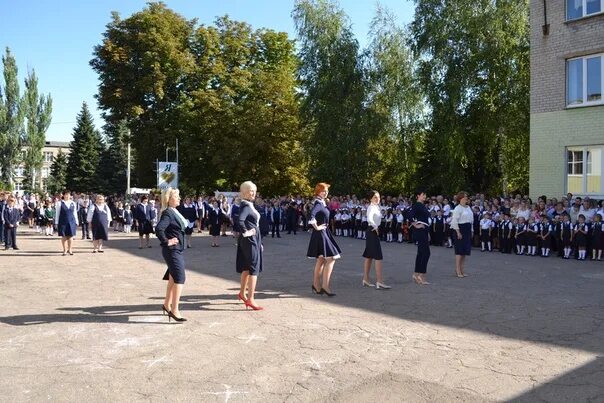 Лицей 1 изменения. Лицей 1 Макеевка. Лицей №1 Лидер города Макеевки. Лицей 1 Всеволожск. Лицей номер 1 города Всеволожска.