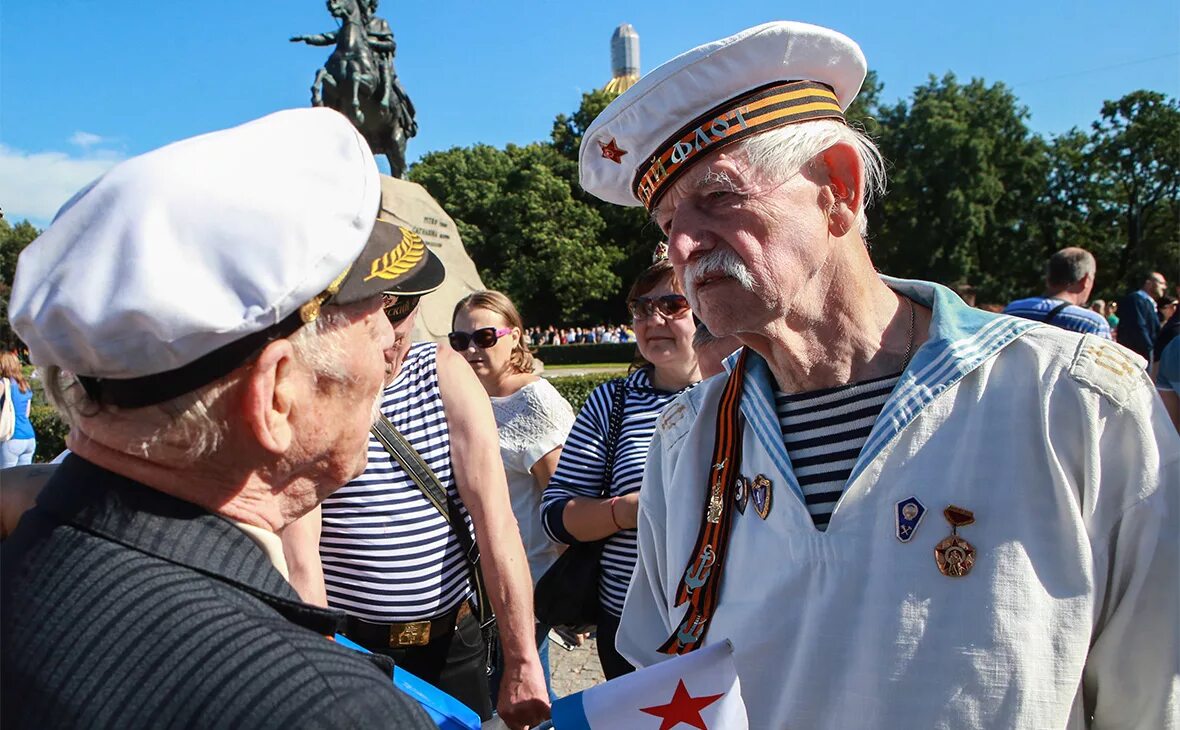 Увеличение военной пенсии последние новости. Военный пенсионер. Военная пенсия. Военнослужащие пенсионеры. Военные пенсионеры России.