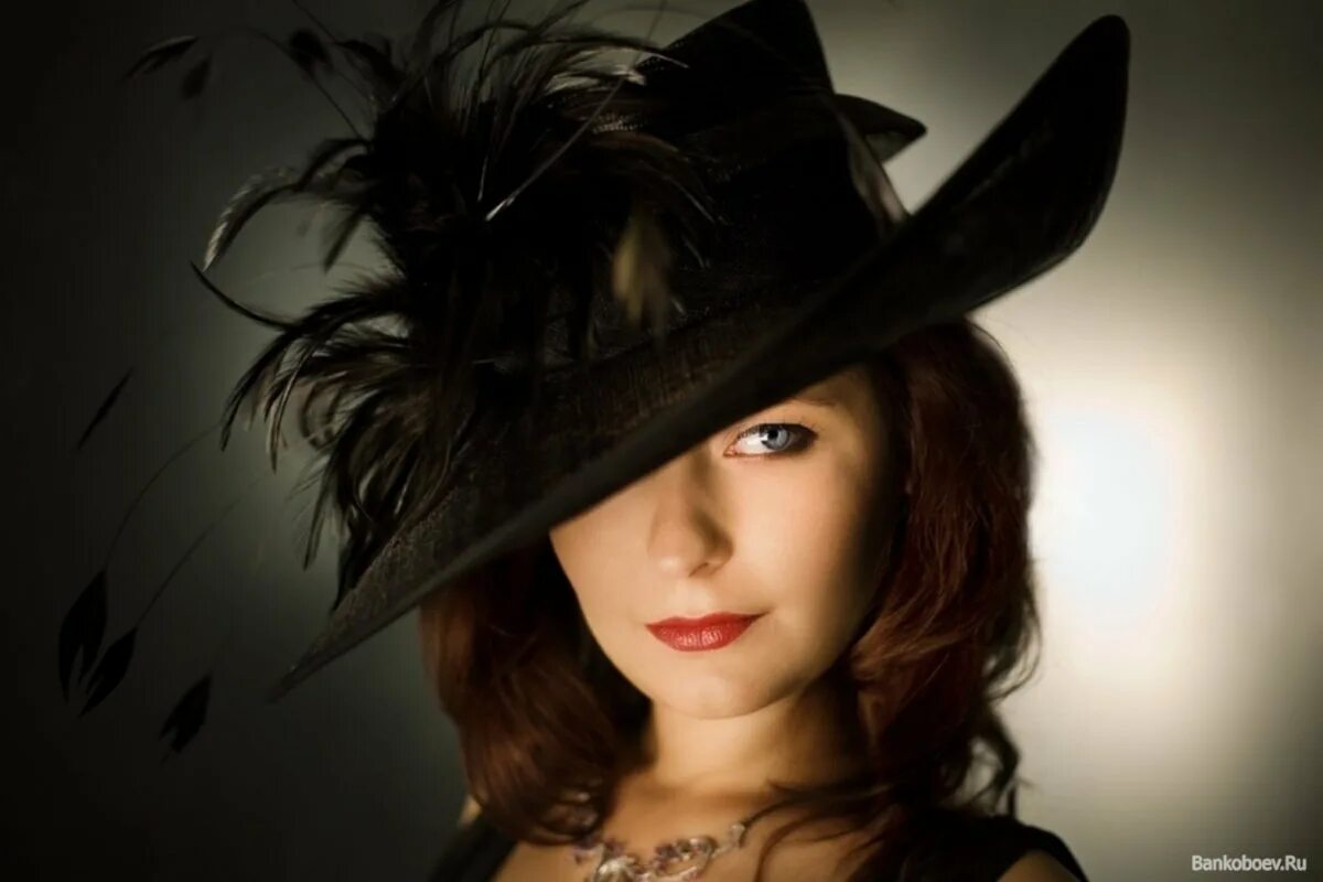 Силует девушки в шляпе. Аватарки шляпки. Девушка в шляпе. Красивые дамы в шляпах. Аватарки шляпки.