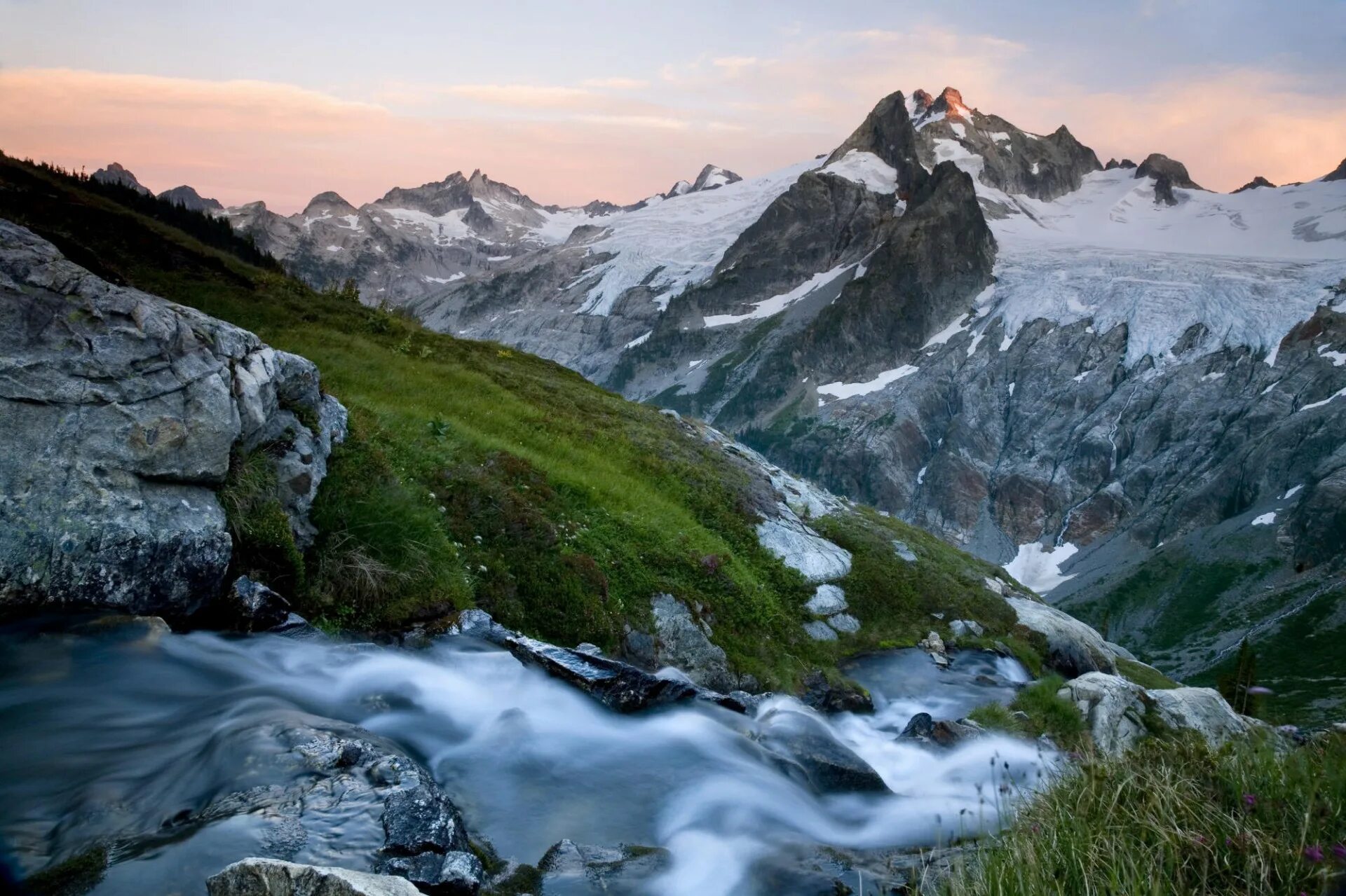Горный ручей Архыз. Гора Терскол. Швейцария горный ручей горы. Ледник пик, Вашингтон.