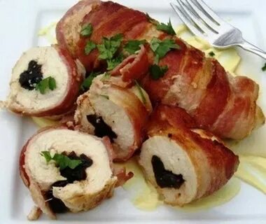 Рулет из курицы с черносливом в духовке