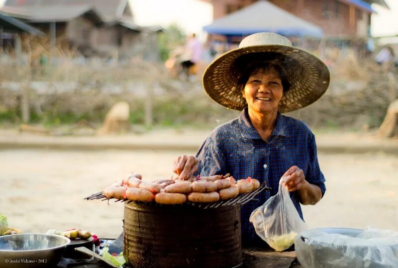 Жизнь тайцев. Тайланд местные жители. Таиланд население. Сельская жизнь в Тайланде. Тайцы.