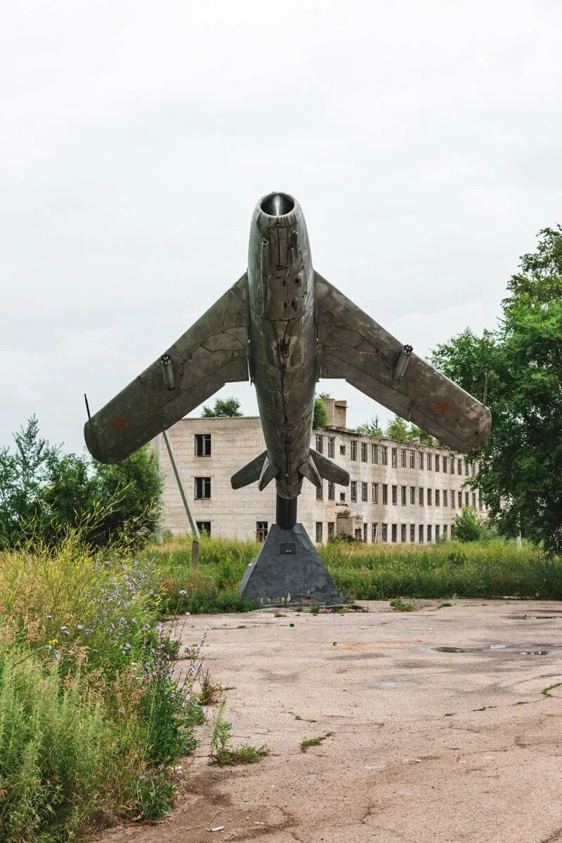 Аэродром Бада Забайкальский край. Заброшенный аэродром Салми. Гарнизон Чугуевка Приморский край. Аэродром Итуруп военный аэродром.