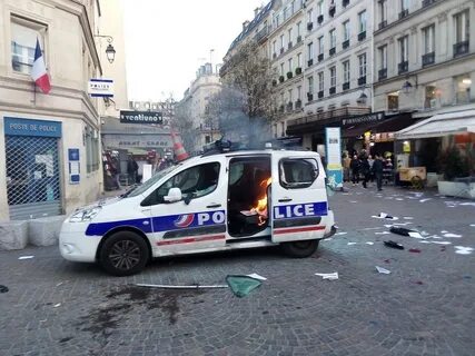 Акты в париже