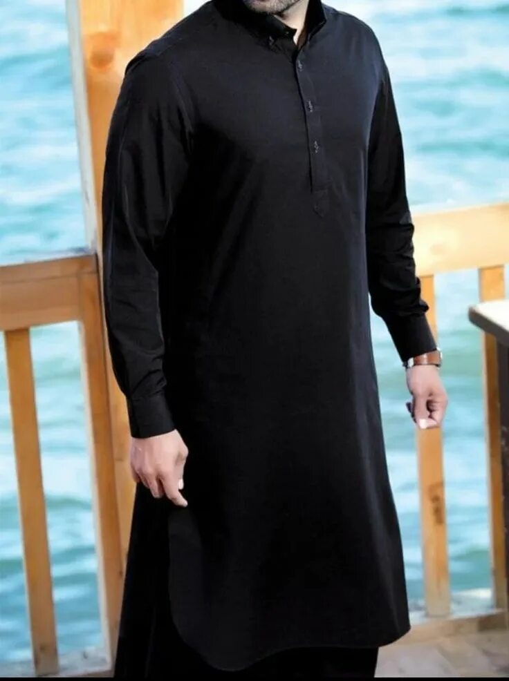 Мусульманская для мужчин купить. Камис костюм мужская мусульманский. Камис одежда для мужчин мусульманская черная. Мужское платье Камис. Мужской Камис черный.